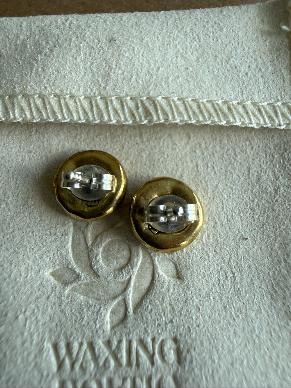 Waxing Poetic Dome earrings - Picture 4 of 4